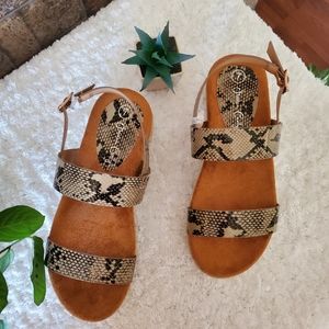 Jessica Carlyle sandal